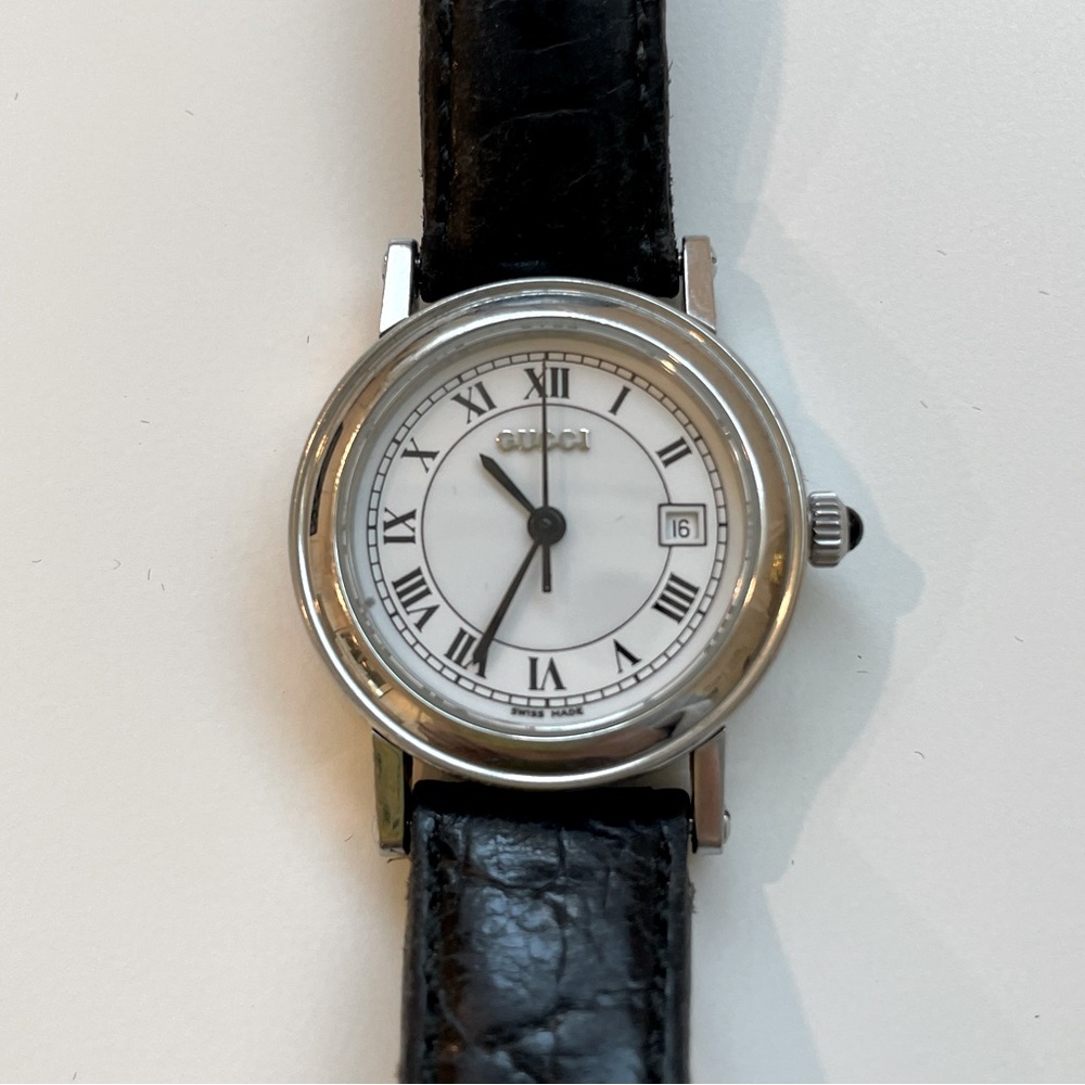 Gucci Sapphire Crystal Women's 7400L Watch- working